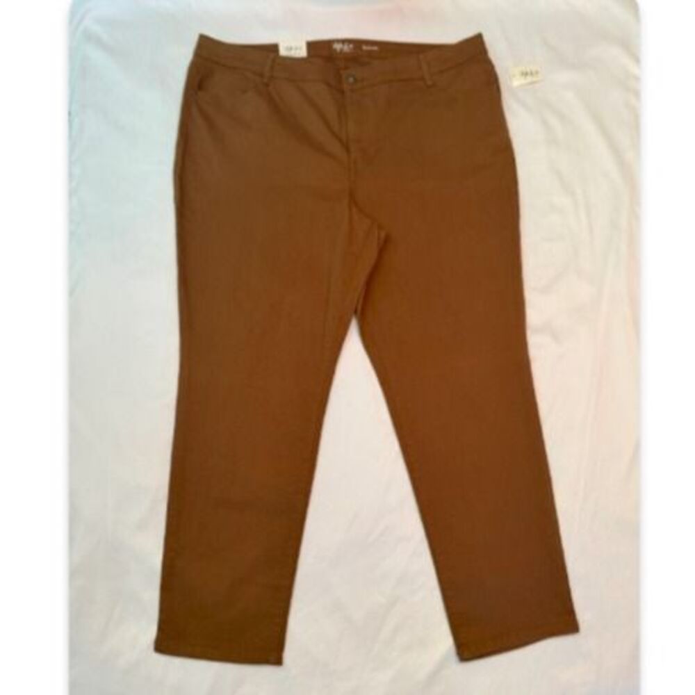 NWT Style & co women’s brown slim leg pants. Size 22W